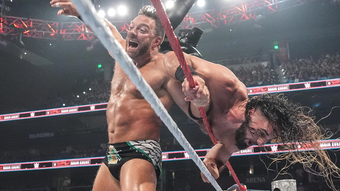 LA Knight vs Seth Rollins